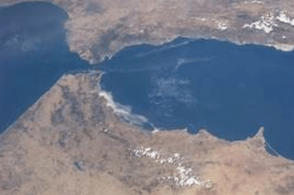 Islas y estrechos